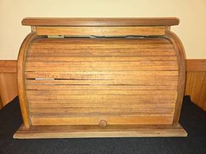 lot 194 image: Wooden Roll-Top Bread Box with Lid