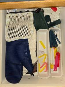lot 195 image: Assorted Kitchen Drawer Items with Bag Clips and Pot Holders