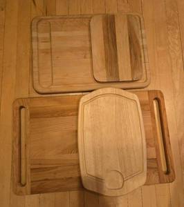 lot 198 image: Set of Wooden Cutting Boards with Various Designs