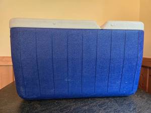 lot 221 image: Coleman Blue Hard-Sided Cooler