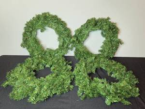 lot 250 image: Set of Holiday Garland and Decoration Pieces
