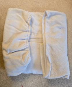 lot 277 image: Large Collection of Assorted Sheets, Pillowcases, and Blankets