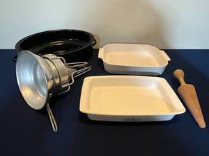 lot 321 image: Vintage Cookware and Strainer Set with Roasting Pan and Pie Bird