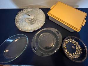 lot 322 image: Assorted Kitchenware Collection with Glass and Ceramic Dishes