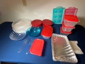 lot 331 image: Assorted Kitchenware Collection Including Containers and Serving Dishes