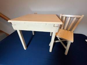 lot 344 image: Vintage Wooden Childs Table and Chair Set