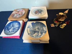 lot 355 image: Collection of Collectible Christmas Plates and Gnome Figurines