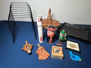 lot 371 image: Collection of Vintage Wooden Toys and Decor Pieces