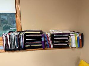 lot 377 image: Extensive Quilting and Patchwork Book Collection with Binders