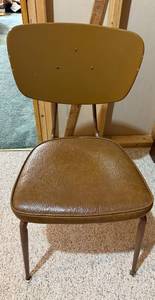 lot 392 image: Vintage Metal Frame Chair with Brown Vinyl Seat