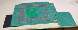 lot 394 image: Set of Assorted Omnigrid and OLFA Cutting Mats