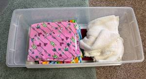 lot 409 image: Set of Fleece Blankets with Bright Patterns and White Towels