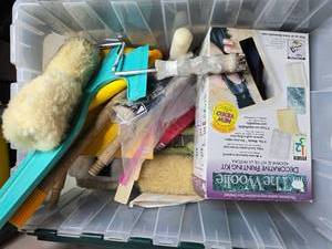 lot 420 image: Decorative Painting Kit with Tools and Insulation Supplies