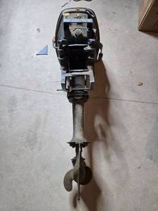 lot 424 image: Evinrude Outboard Motor Model 4406R