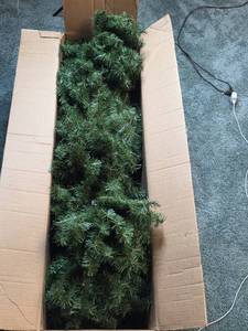 lot 437 image: Reusable Artificial Green Pine Garland