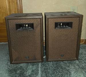 lot 448 image: Pair of Vintage Soundesign 620 Speakers