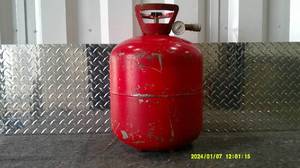 lot 8 image: Red Air Tank w Valve