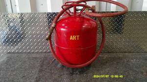 lot 9 image: Two Air Tanks One Red, One Yellow
