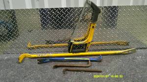 lot 47 image: 4 Pry Bar Lot w Dewalt Hacksaw