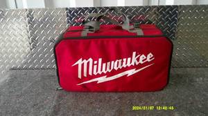 lot 127 image: Milwaukee Padded Work Bag