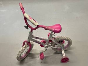 lot 4M image: Huffy Girls Bike with Training Wheels