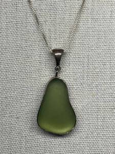 lot 5B image: Sterling Silver 925 Necklace with Green Pendant