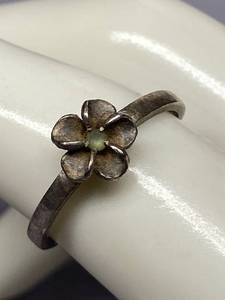 lot 30B image: Sterling Silver 925 Flower Design Ring - Size 6.5