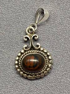 lot 32B image: Elegant Sterling Silver 925 Pendant with Stone