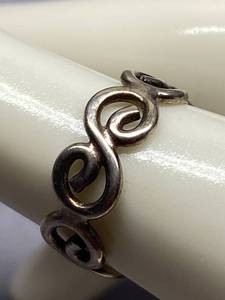 lot 41B image: Sterling Silver 925 Infinity Loop Ring Size 4
