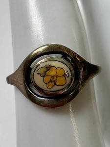 lot 31X image: Vintage Silver Porcelain Flower Ring
