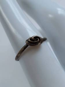 lot 38X image: Elegant Sterling Silver Rose Knot Ring