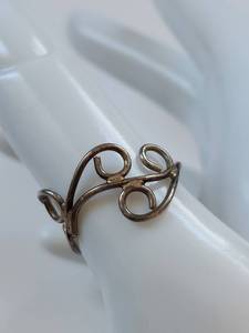 lot 60X image: Vintage Sterling Silver Openwork Swirl Ring