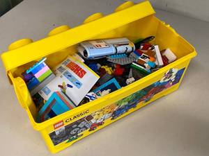 lot 21E image: LEGO Classic Tub with Assorted Bricks and Sets