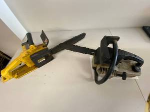lot 29E image: Vintage Craftsman & McCulloch Chainsaws Lot