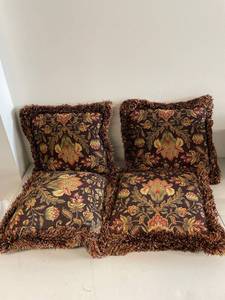 lot 76E image: Floral Pattern Cushions with Fringe Set of 4