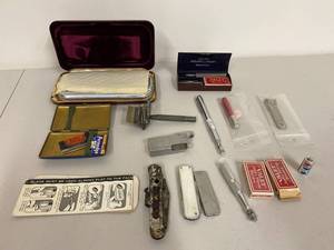 lot 31Z image: Vintage Grooming Lot Valet Razor & Blades Collection