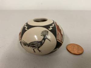 lot 49Z image: Handcrafted Mata Ortiz Native American Style Pottery Piece Decor