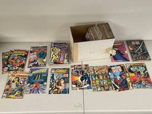 lot 5K image: Marvel & DC Comics Collection Box Set