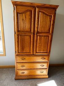 lot 5L image: Solid Oak Wardrobe Armoire with Shelves and Drawers