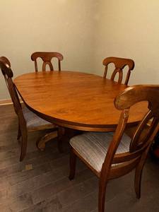 lot 14L image: Dining Room Table with 4 Chairs and Two Leaves