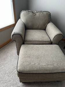 lot 20L image: Comfortable Armchair with Matching Ottoman