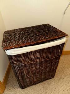 lot 24L image: Wicker Laundry Hamper with Removable Liner