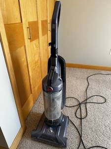 lot 28L image: Used Hoover WindTunnel 2 Upright Vacuum Cleaner