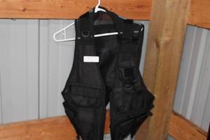 lot 5 image: Black Hunting Vest