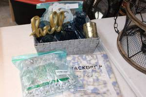 lot 37 image: Party Decorations