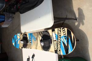 lot 64 image: Snow Ryder Sportstuff Snowboard