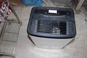 lot 91 image: Frigidaire Dehumidifier