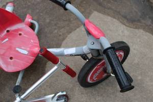 lot 95 image: Childrens Scooters Razor Flash Rider Ripstick - 4 items