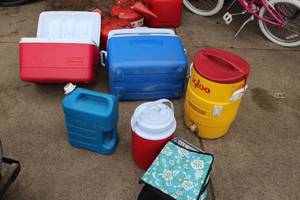 lot 100 image: Lot of Coolers