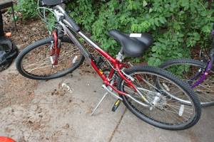 lot 102 image: Red Jamis Explorer 2.0 Bicycle